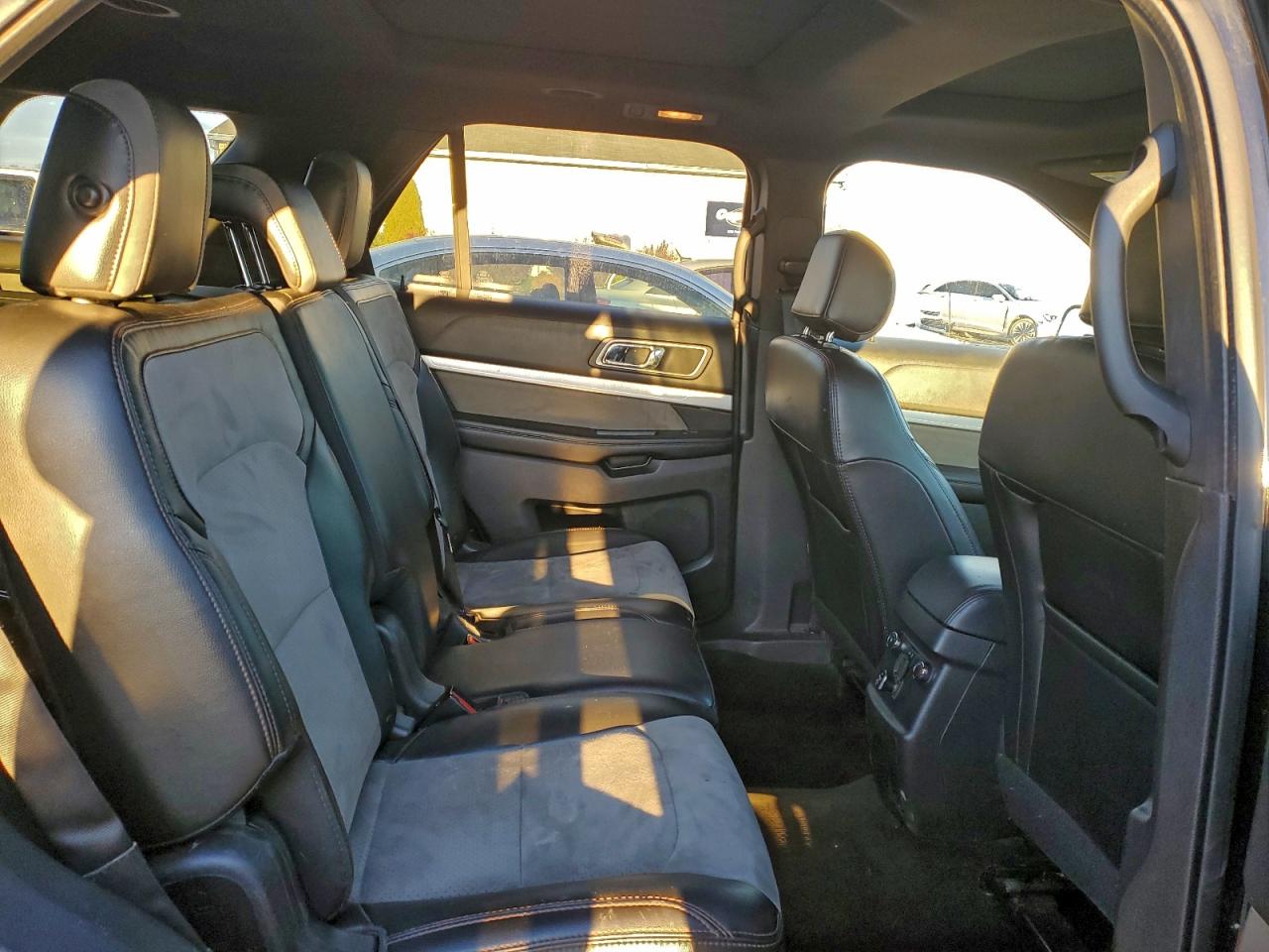 Ford Explorer Xlt Image 9