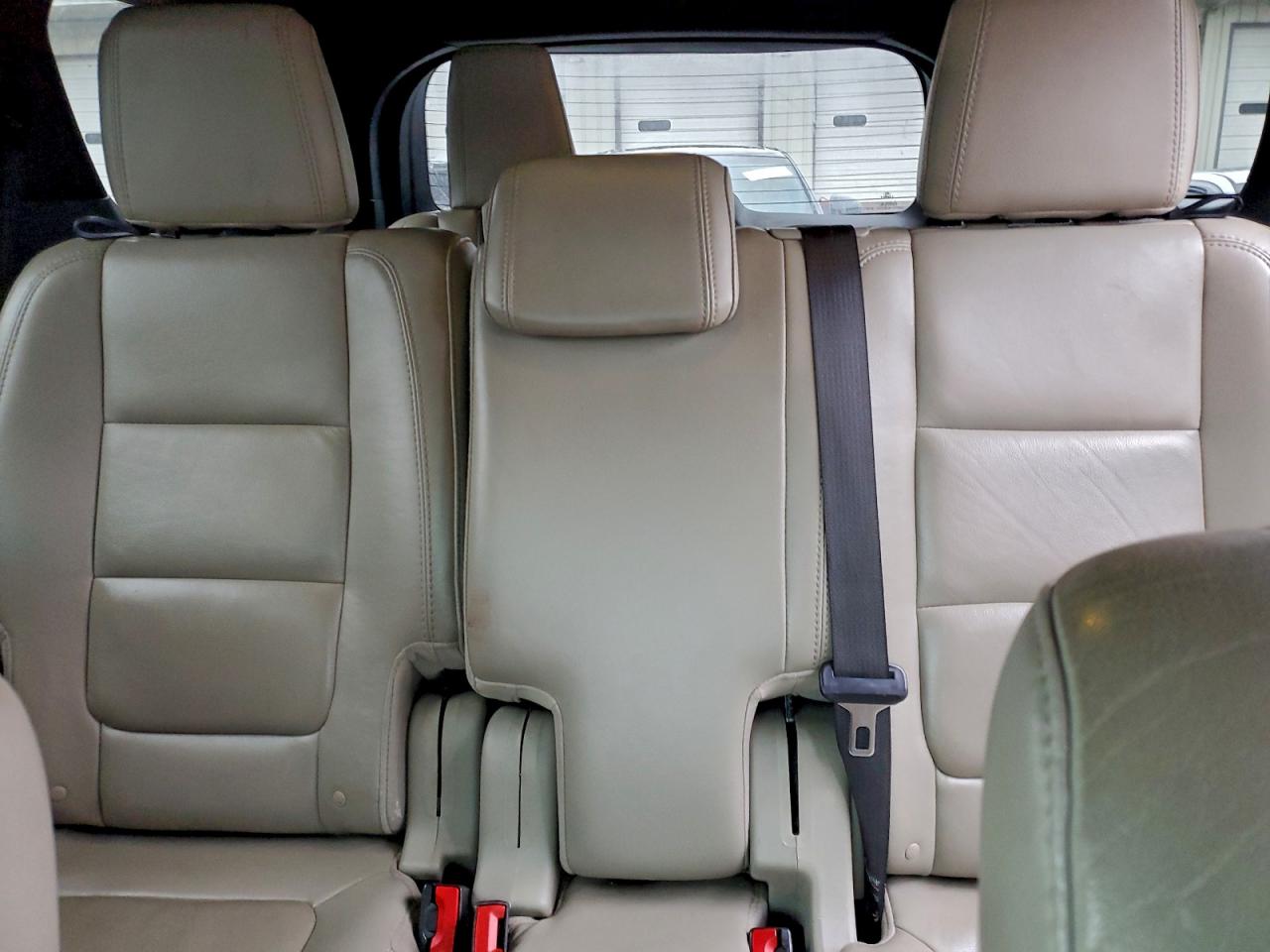 Ford Explorer Xlt Image 4