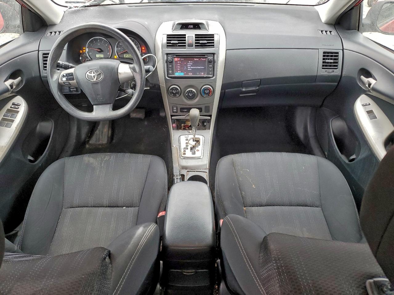 Toyota Corolla Base Image 8