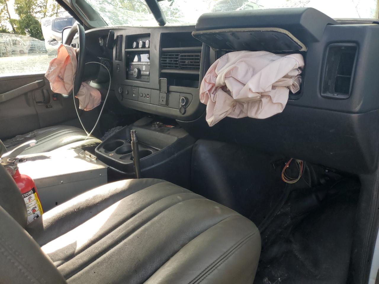 Chevrolet Express Image 2