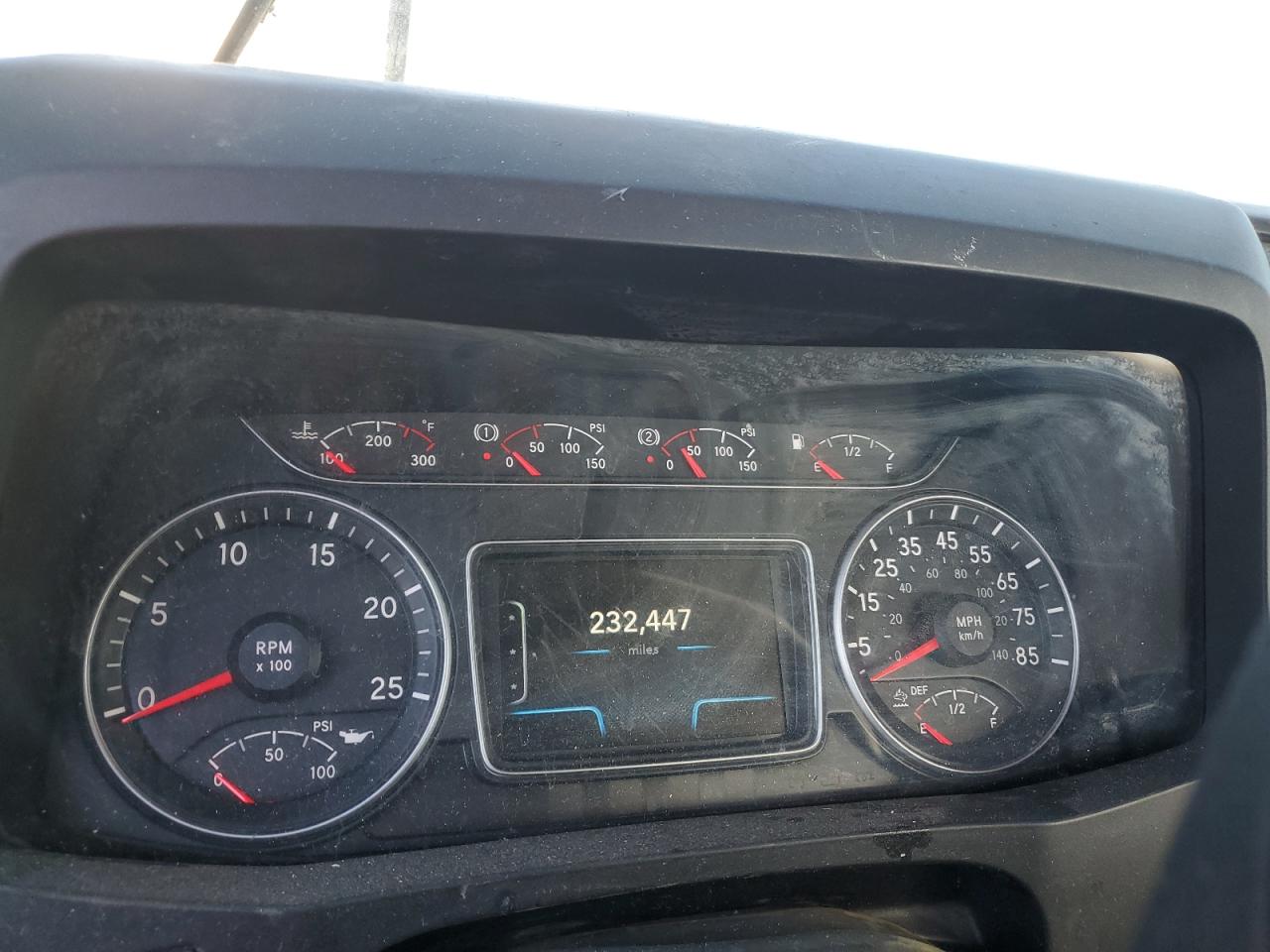 International Lt625 Image 3