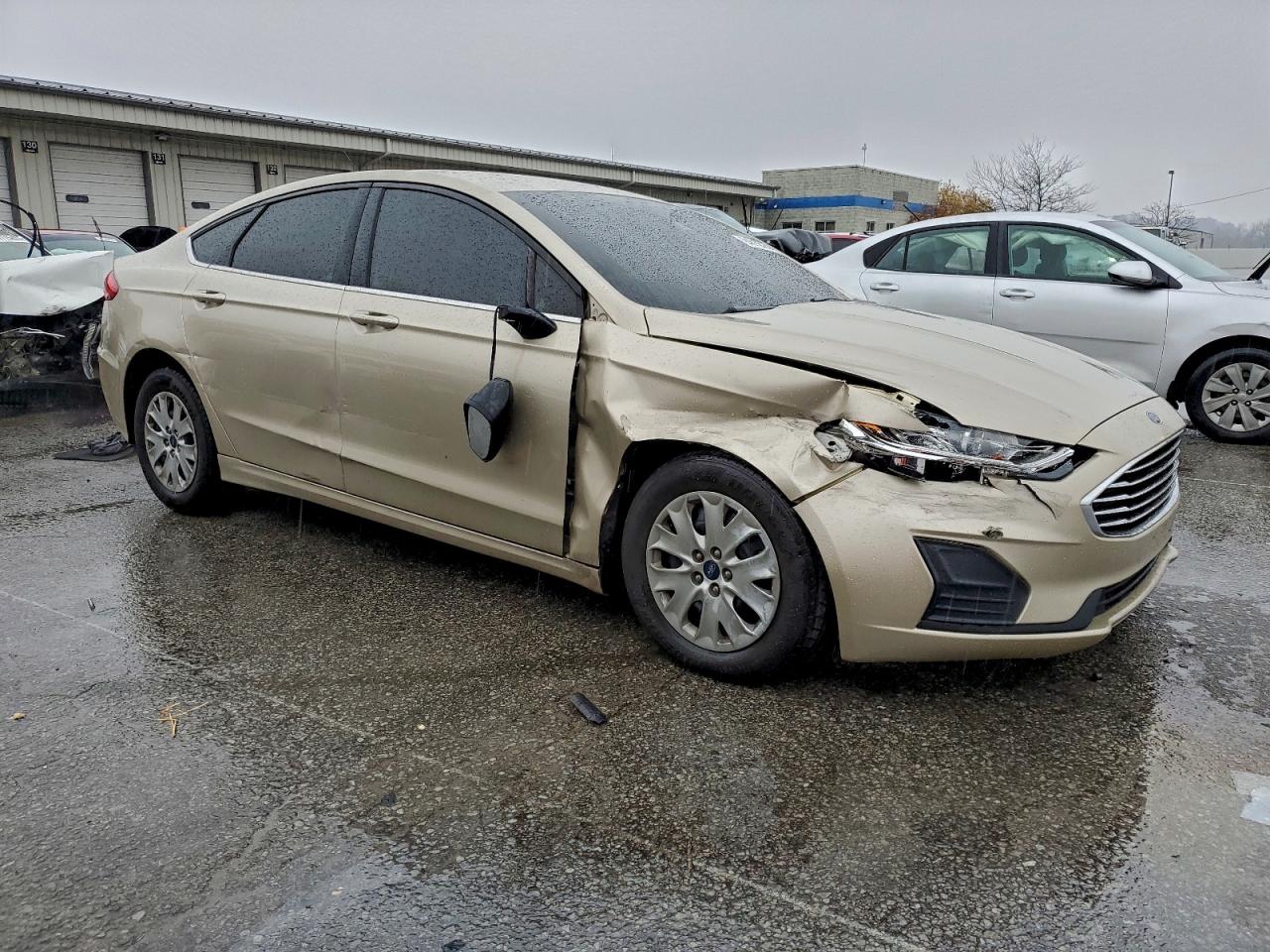 Ford Fusion S Image 5