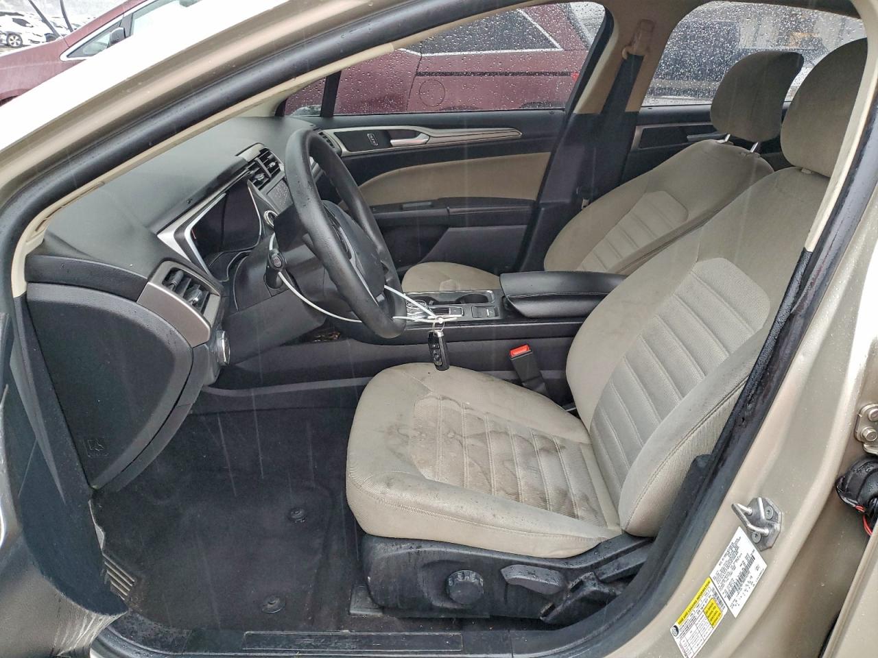 Ford Fusion S Image 4