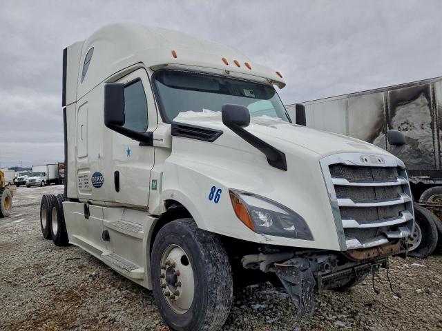  Salvage Freightliner Cascadia 1