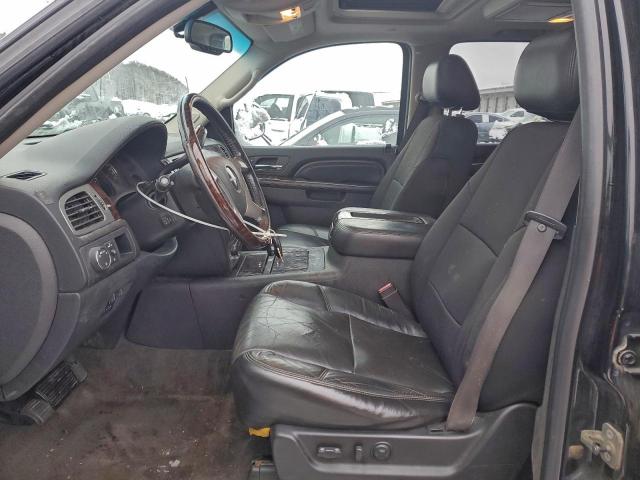 GMC Yukon Denali Image 8