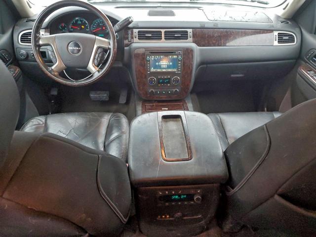 GMC Yukon Denali Image 4