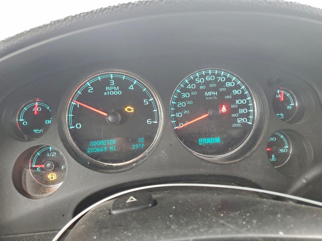 GMC Yukon Denali Image 3