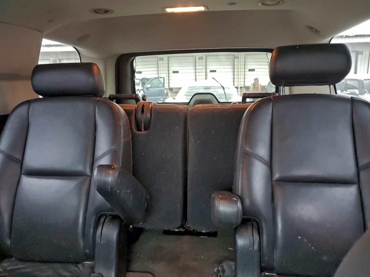 GMC Yukon Denali Image 10