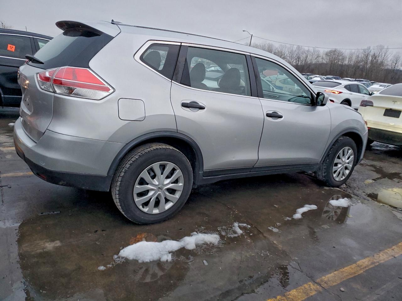 Nissan Rogue S Image 2