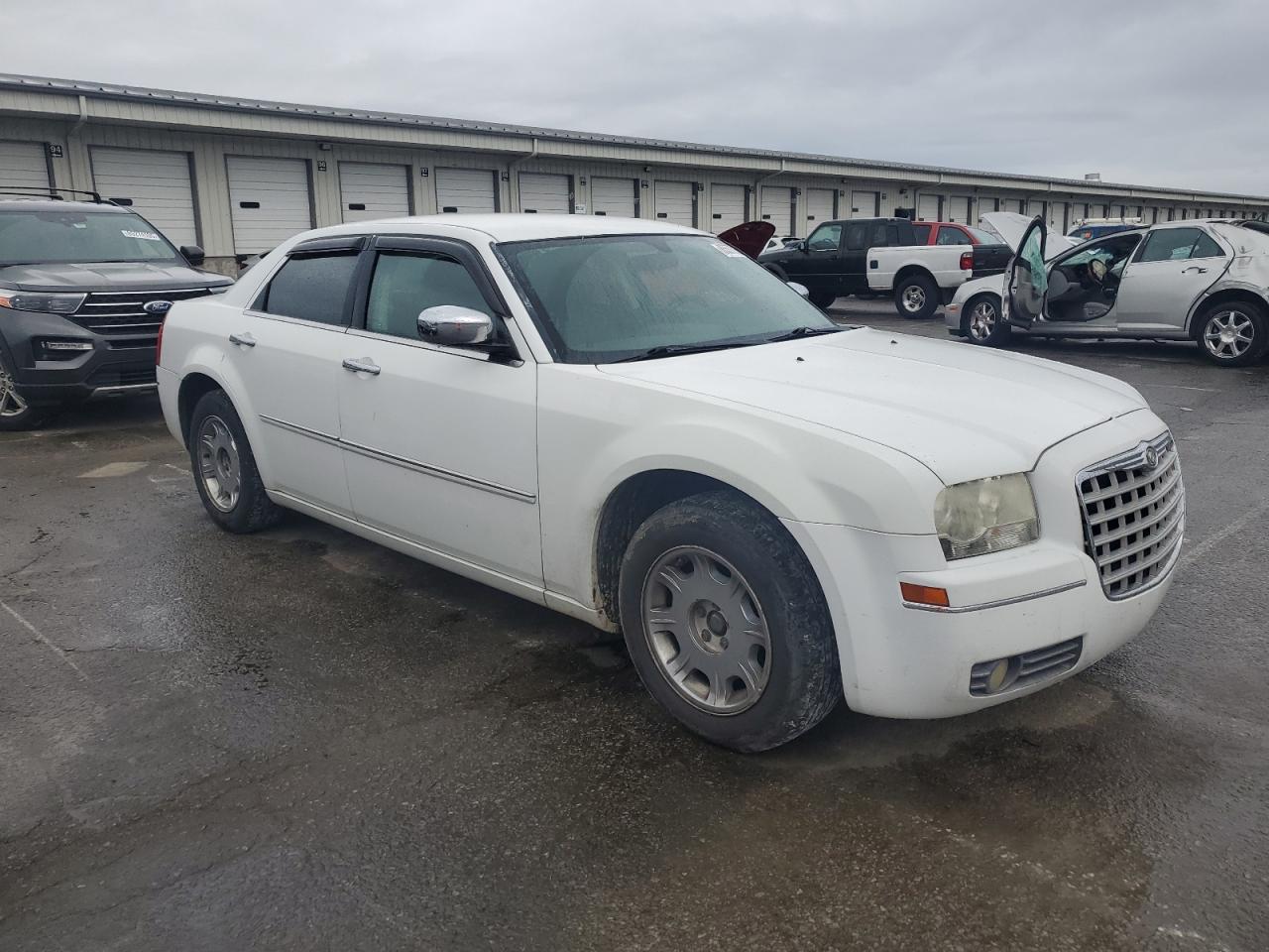 Chrysler 300 Touring Image 11