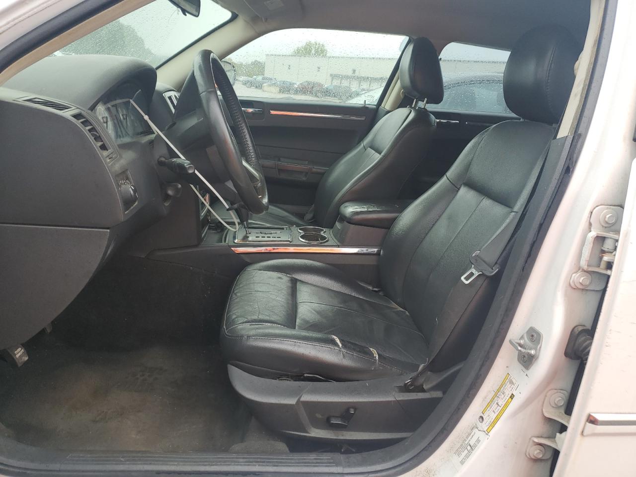 Chrysler 300 Touring Image 10