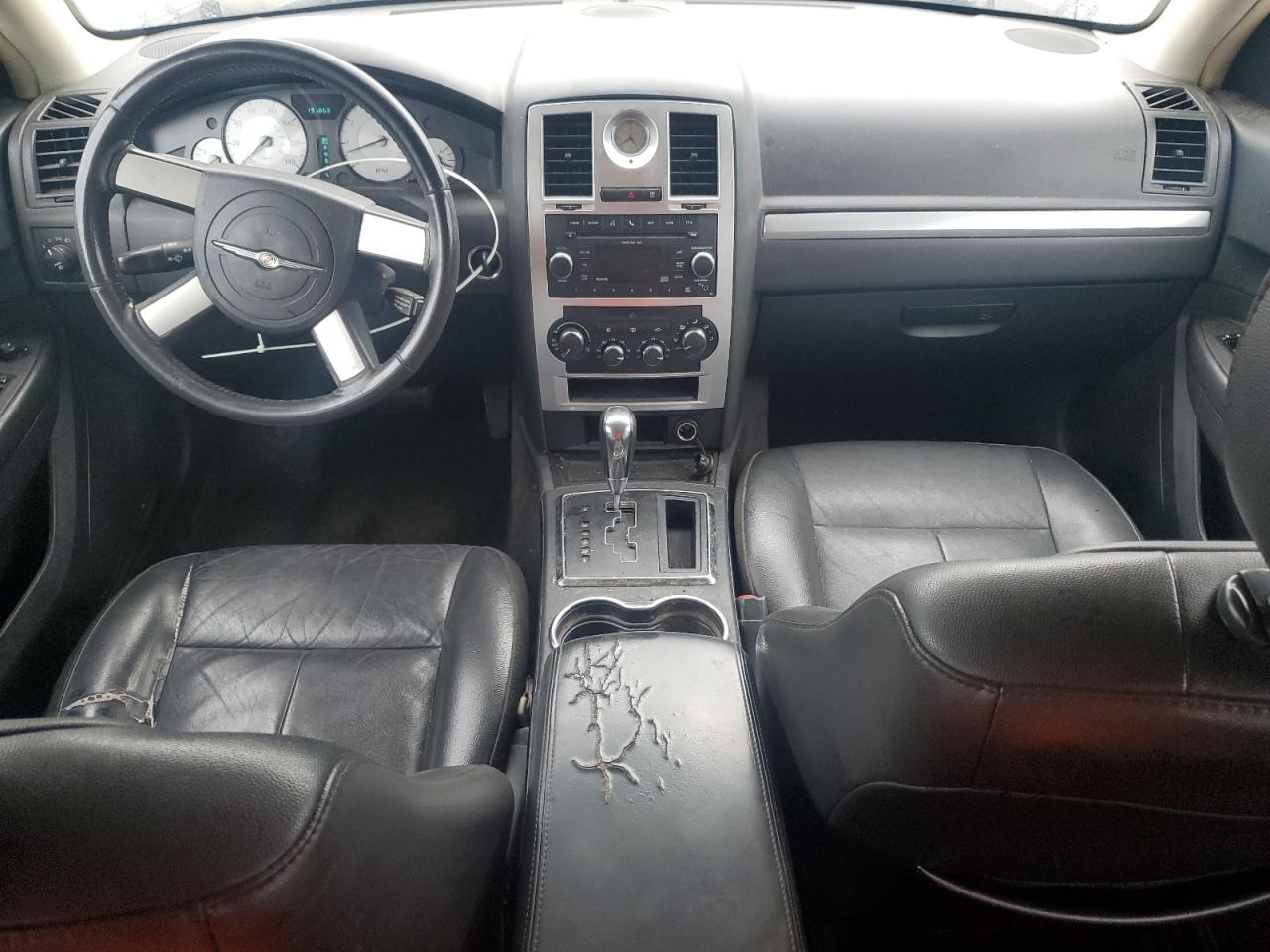 Chrysler 300 Touring Image 9