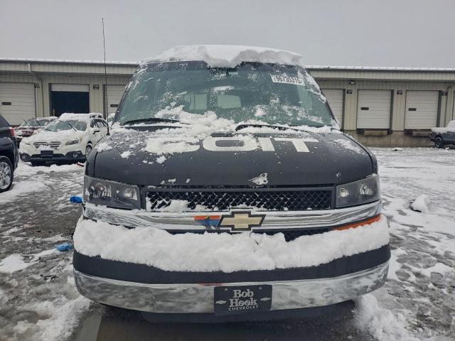 Chevrolet Express Image 3