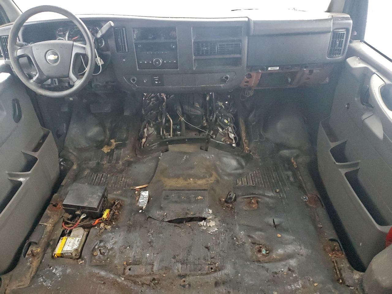 Chevrolet Express Image 6