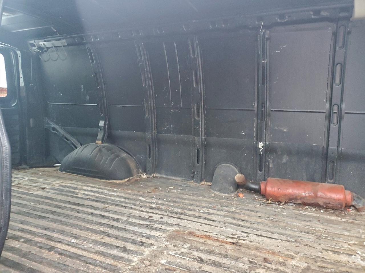 Chevrolet Express Image 8