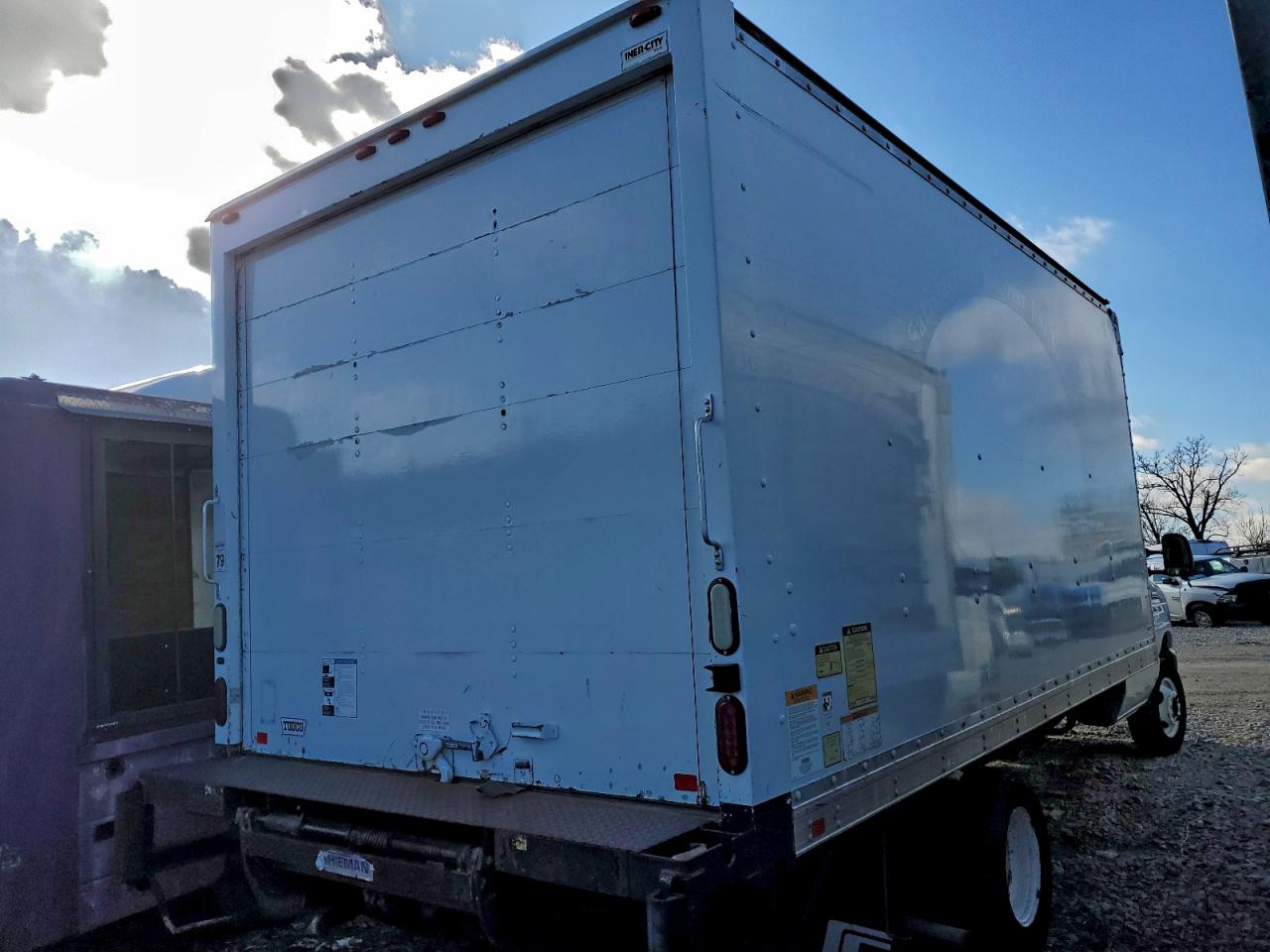 Ford Econoline E350 Super Duty Cutaway Van Image 7