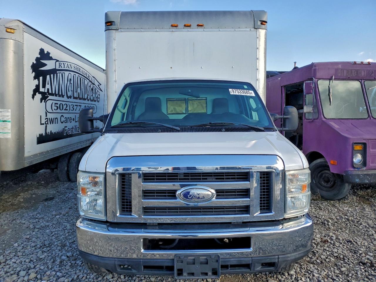 Ford Econoline E350 Super Duty Cutaway Van Image 12