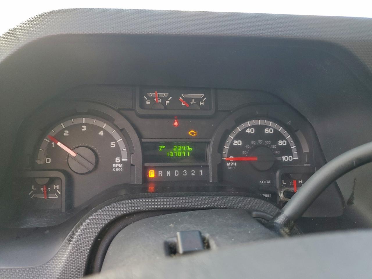 Ford Econoline E350 Super Duty Cutaway Van Image 13