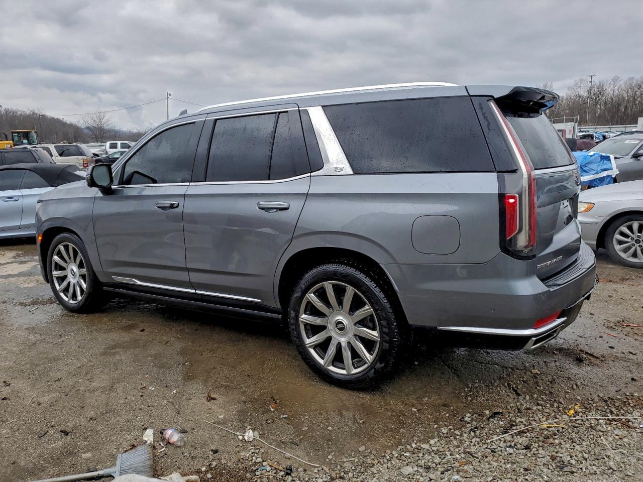 Cadillac Escalade Premium Luxury Platinum Image 2