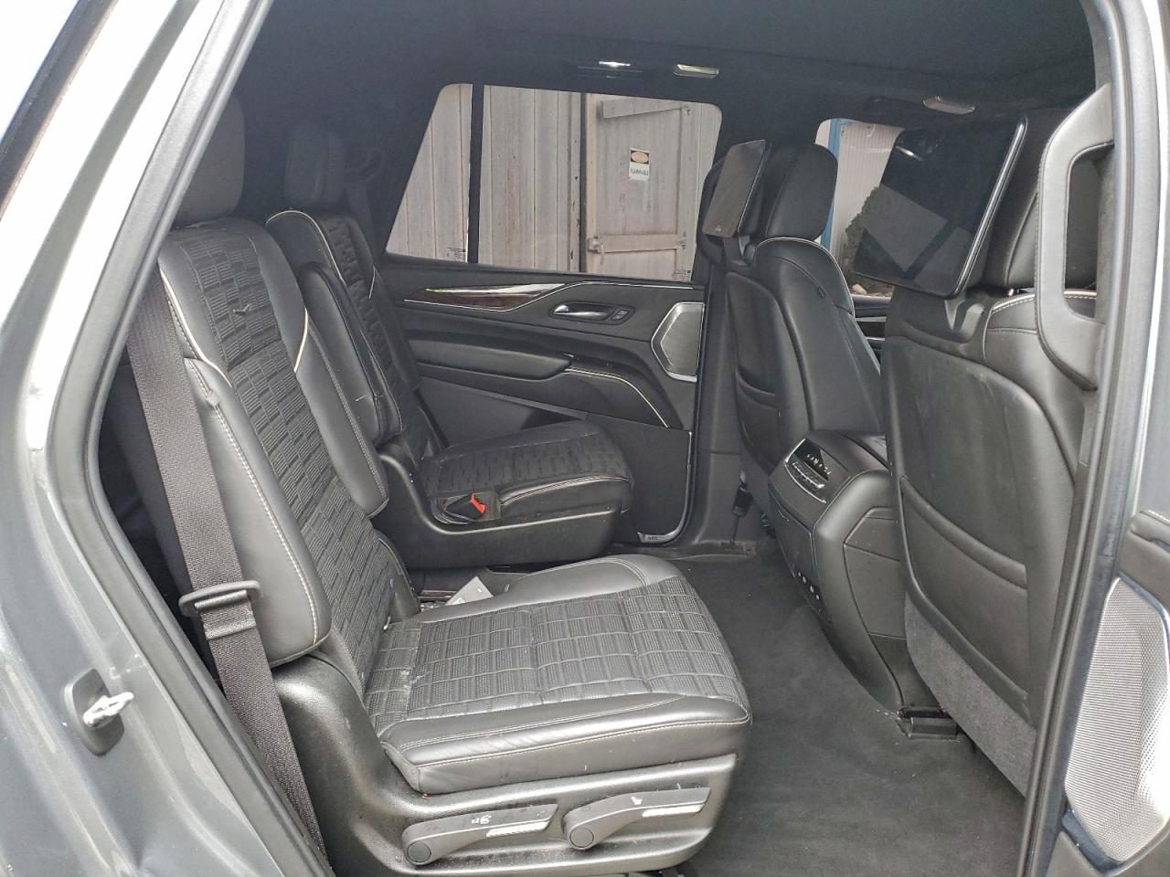 Cadillac Escalade Premium Luxury Platinum Image 8