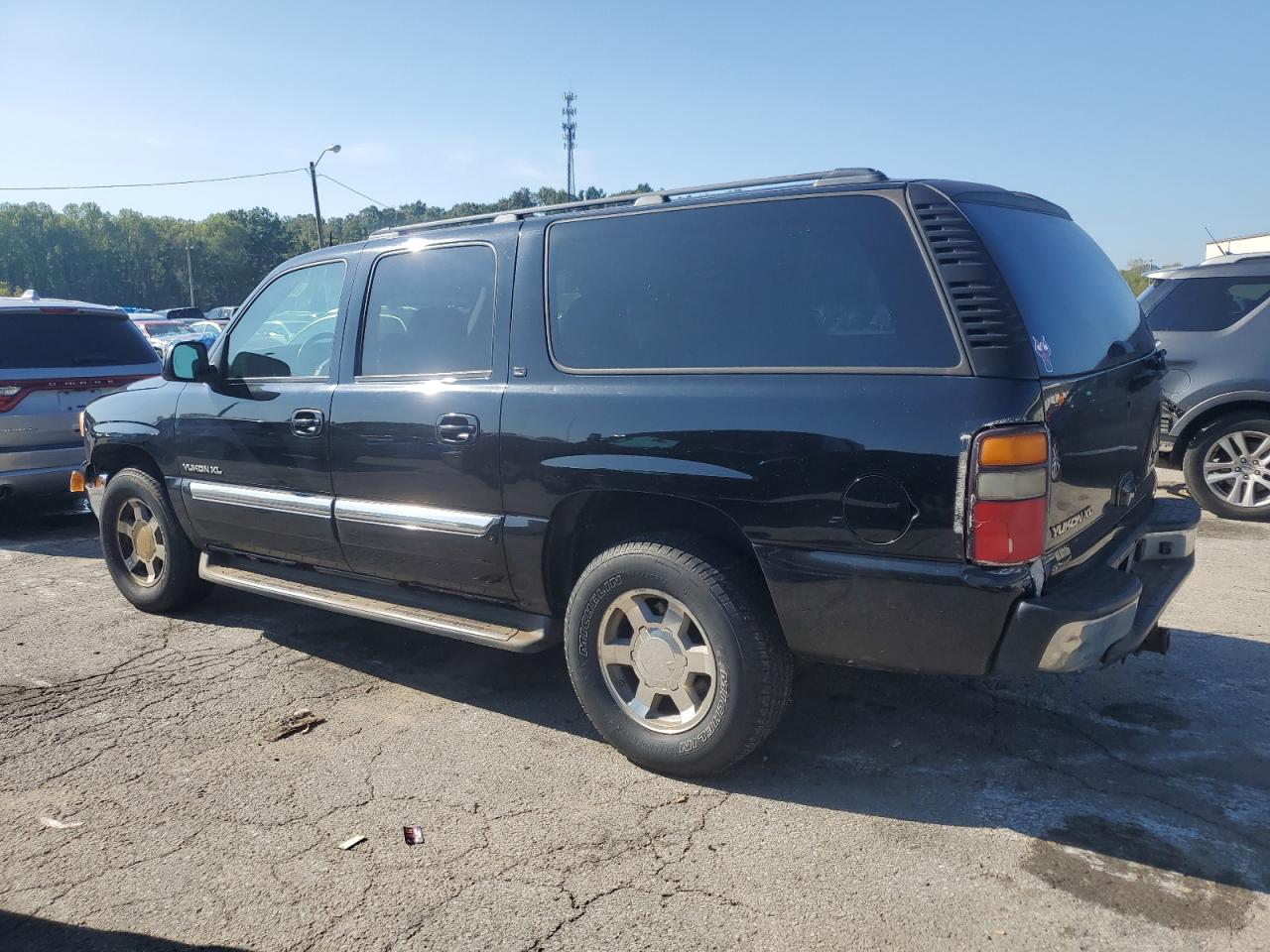 GMC Yukon K1500 Image 13