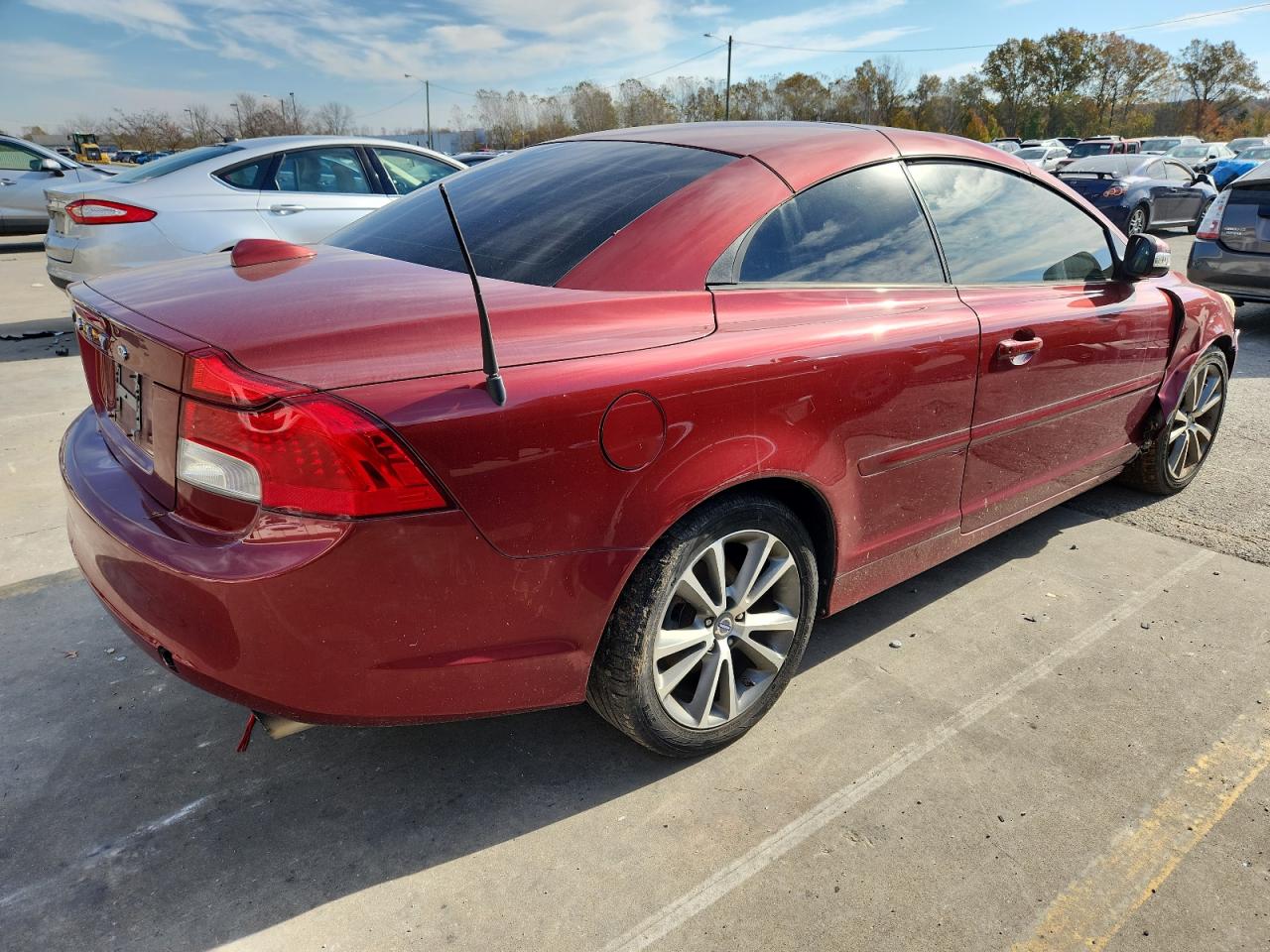 Volvo C70 T5 Image 2