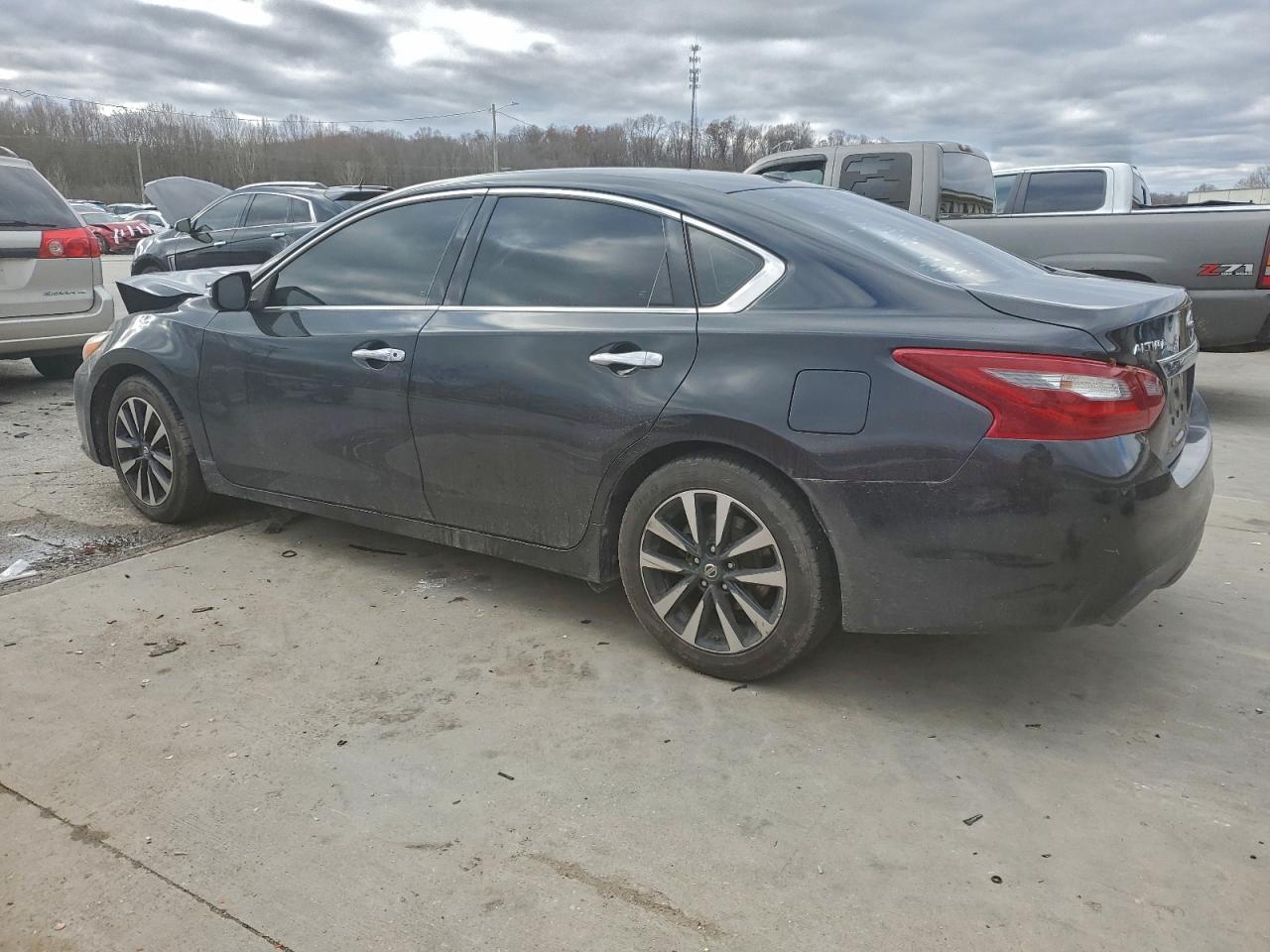 Nissan Altima 2.5 Image 10