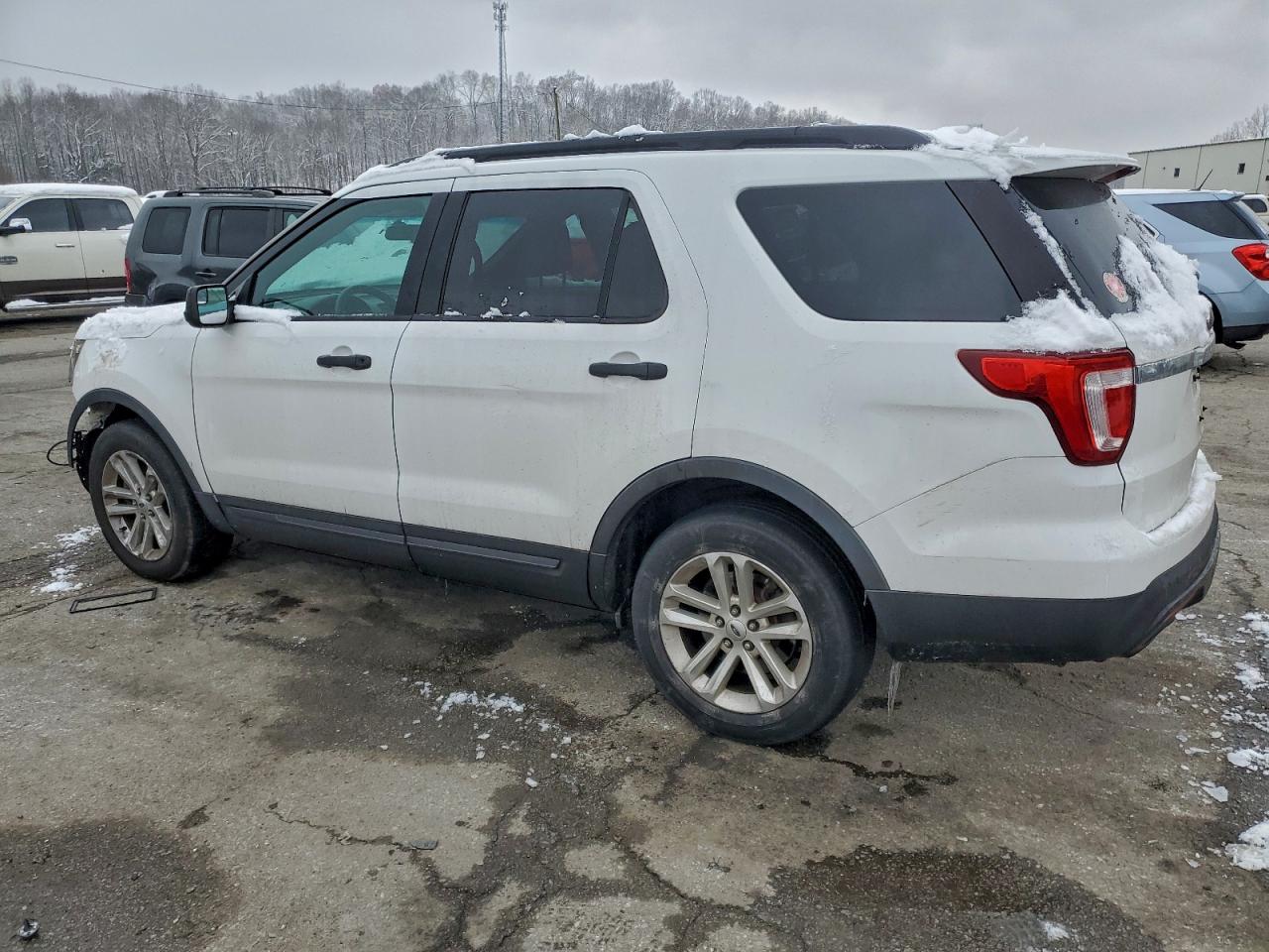 Ford Explorer Image 8