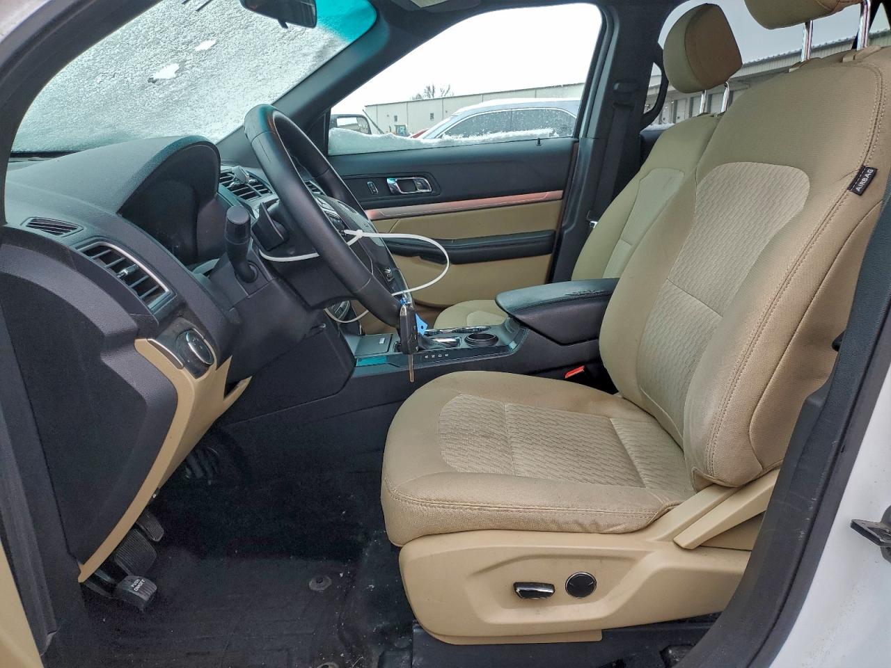 Ford Explorer Image 9