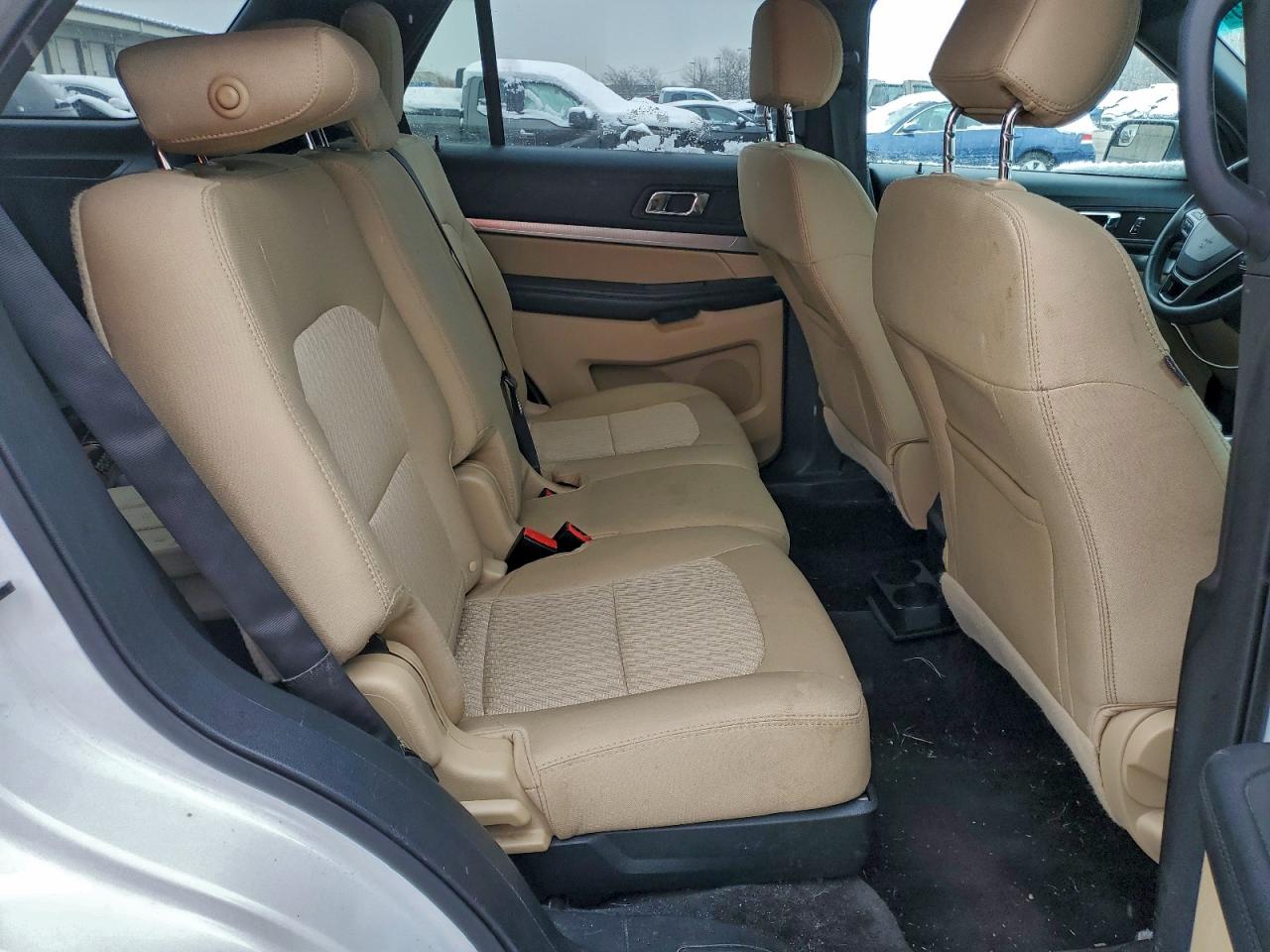 Ford Explorer Image 6