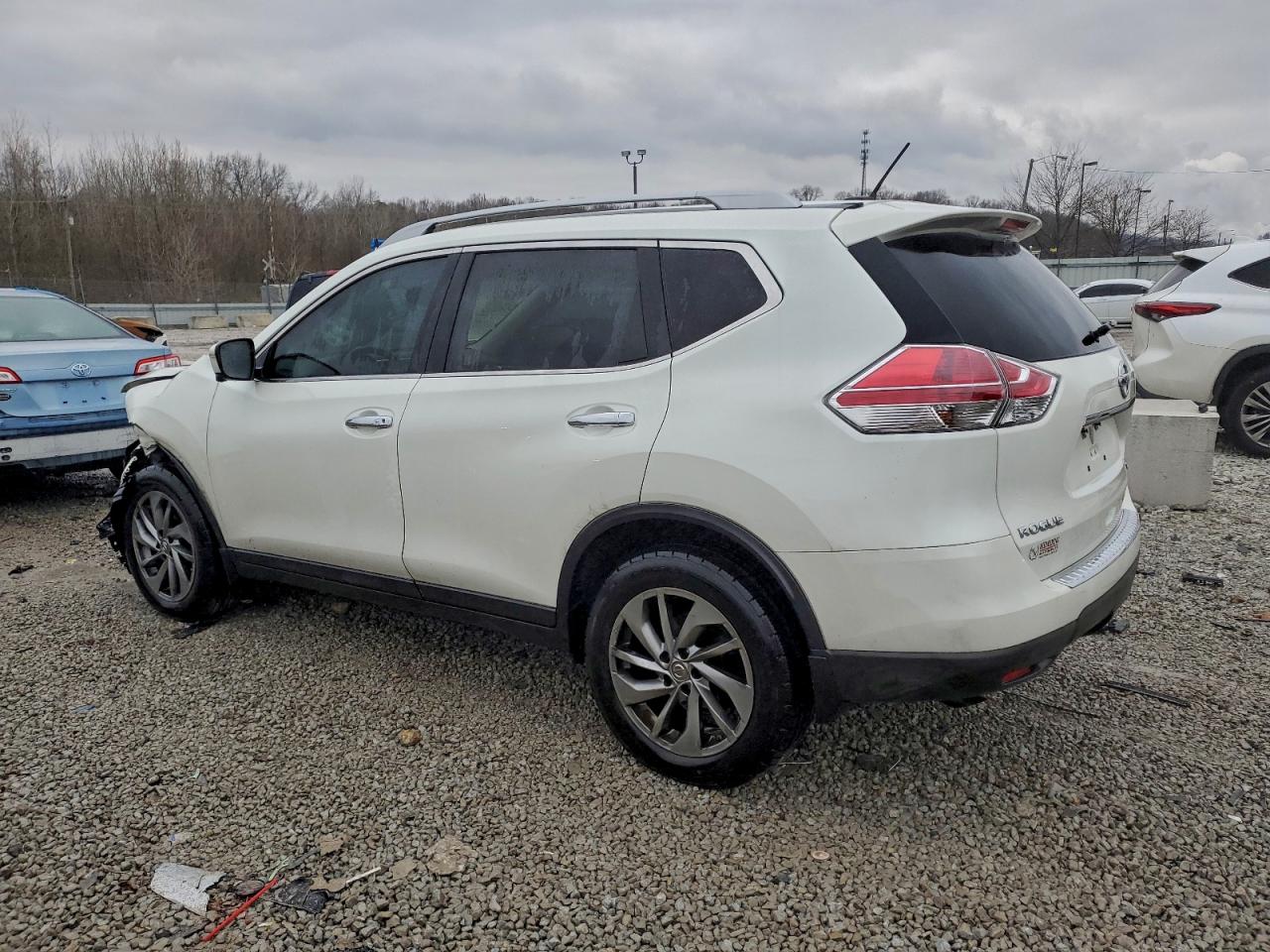 Nissan Rogue S Image 2