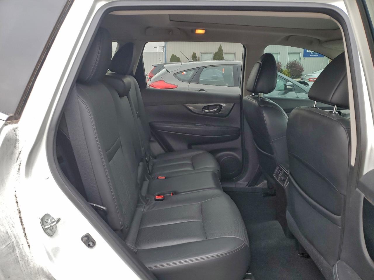 Nissan Rogue S Image 5