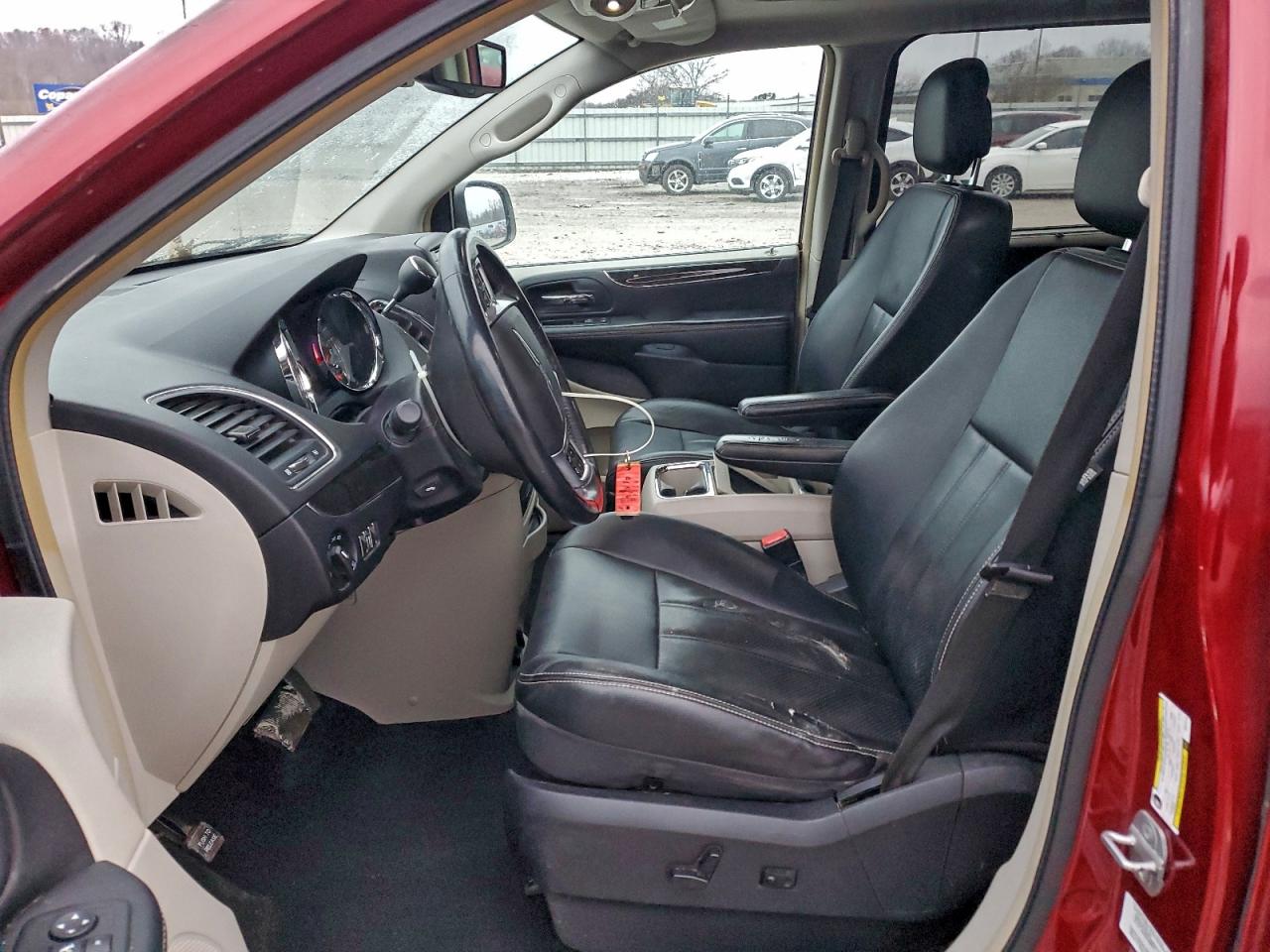 Chrysler Minivan Touring L Image 13