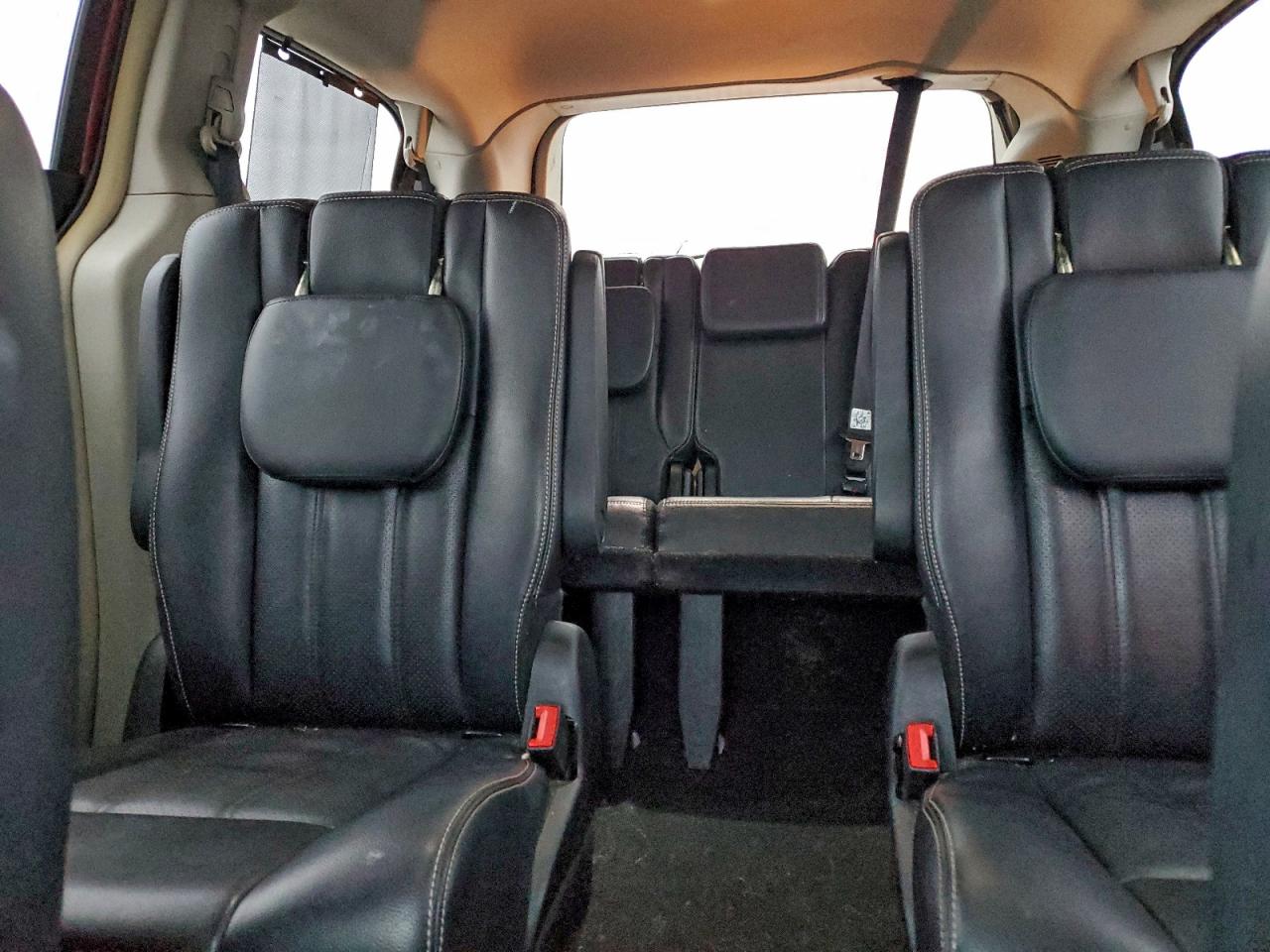 Chrysler Minivan Touring L Image 5