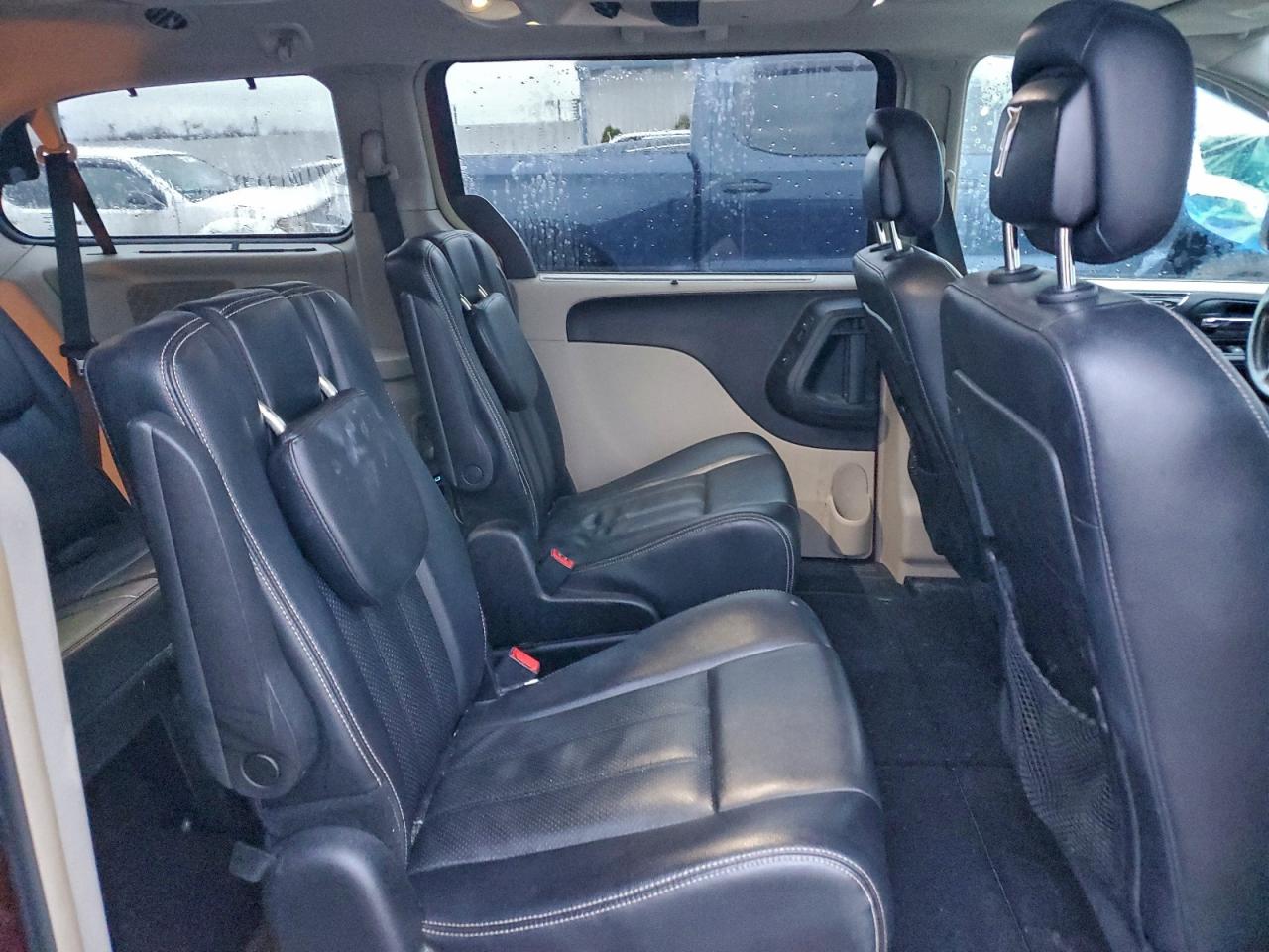 Chrysler Minivan Touring L Image 12