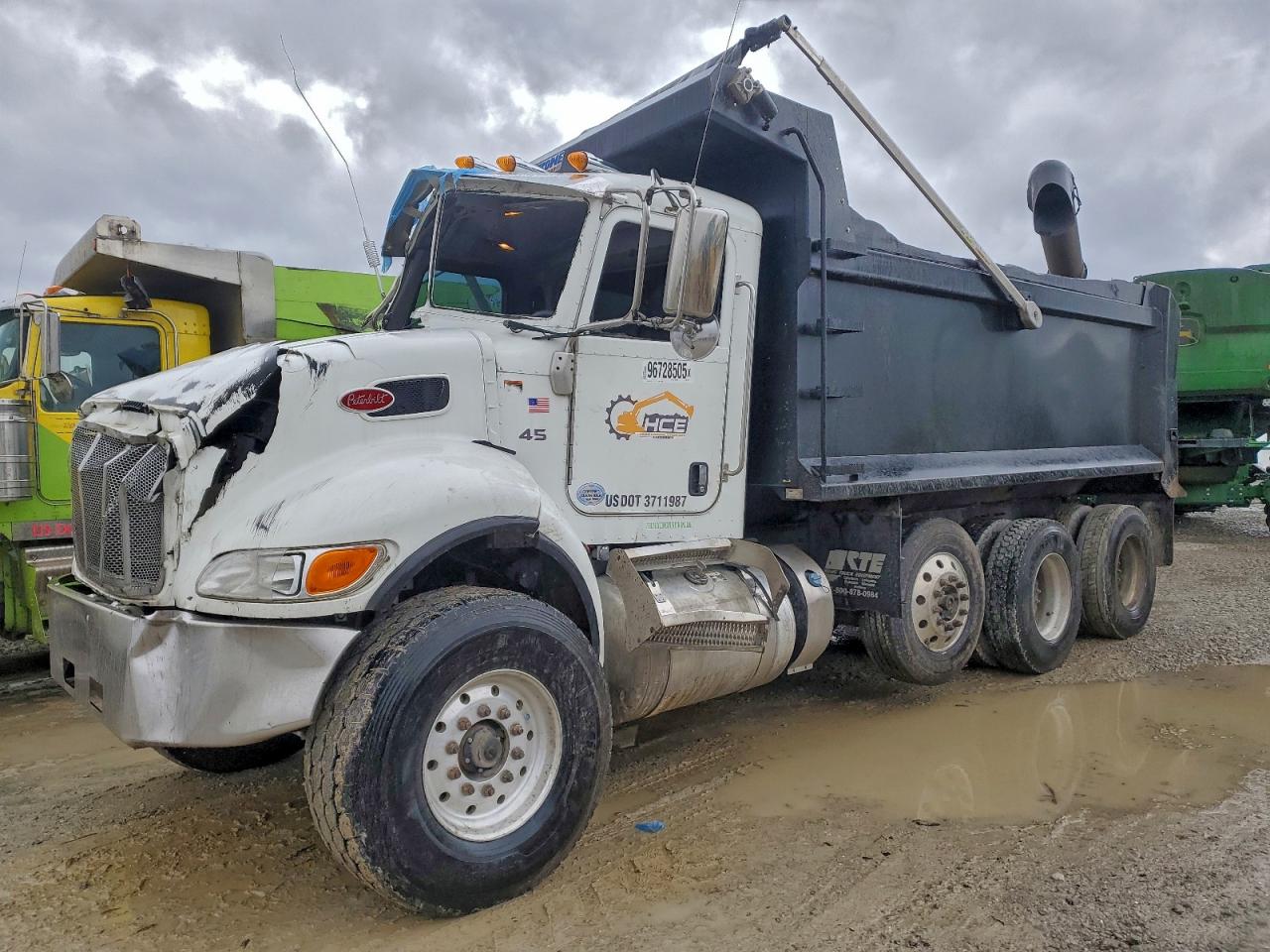 Peterbilt 348 Image 4