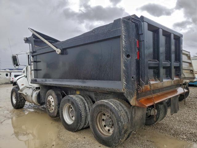 Peterbilt 348 Image 5