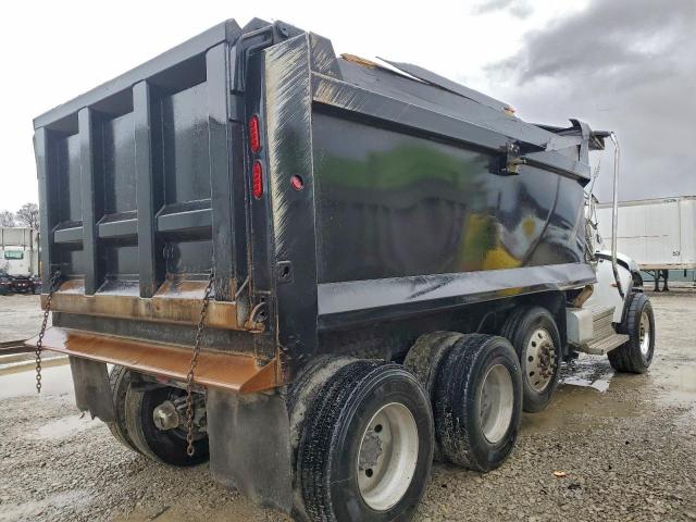 Peterbilt 348 Image 3