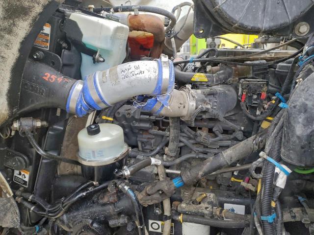 Peterbilt 348 Image 9