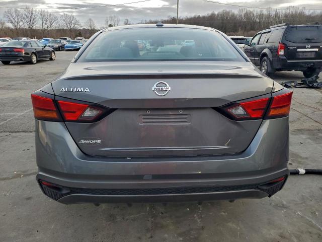 Nissan Altima S Image 5