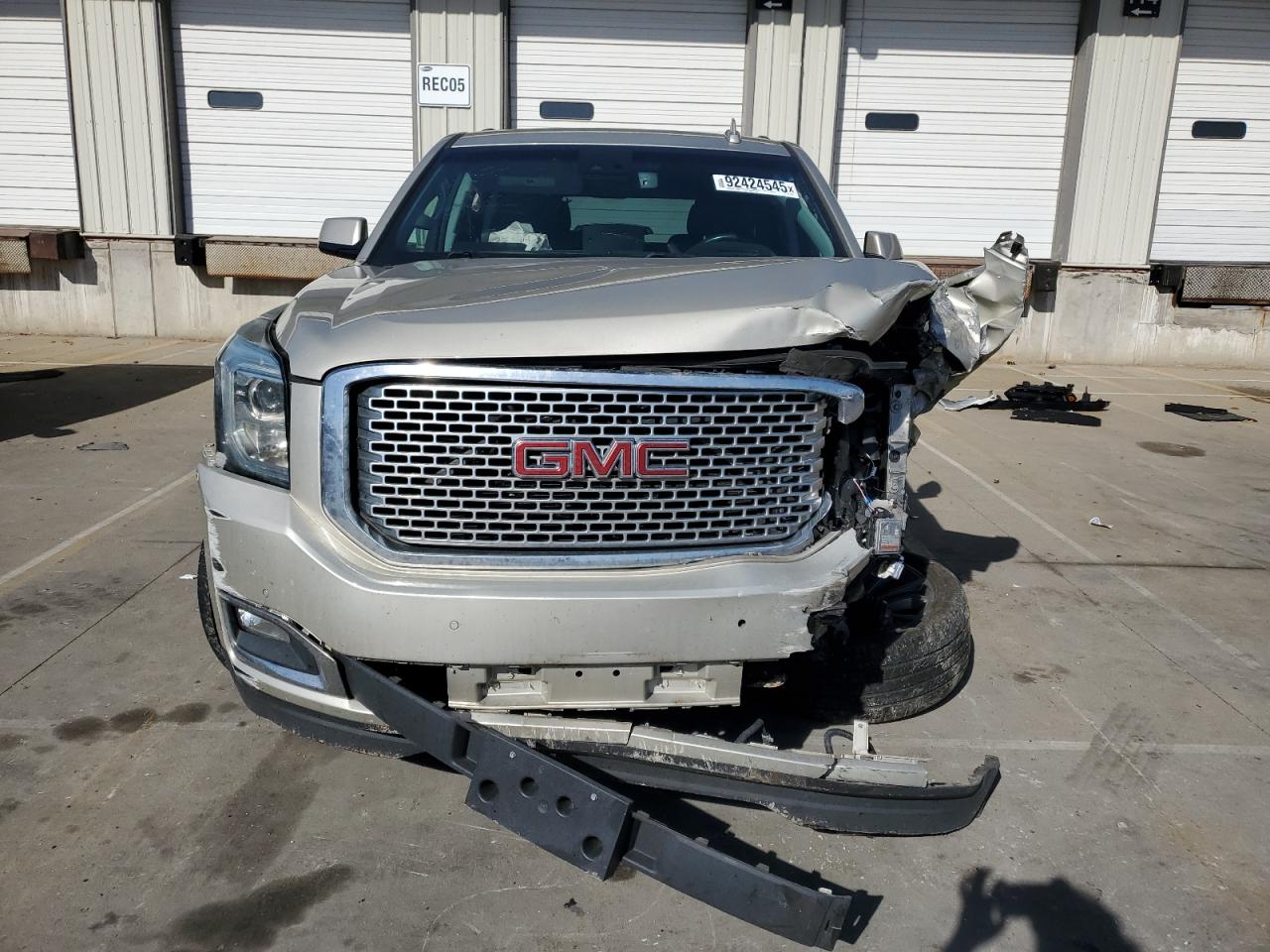 GMC Yukon Denali Image 8