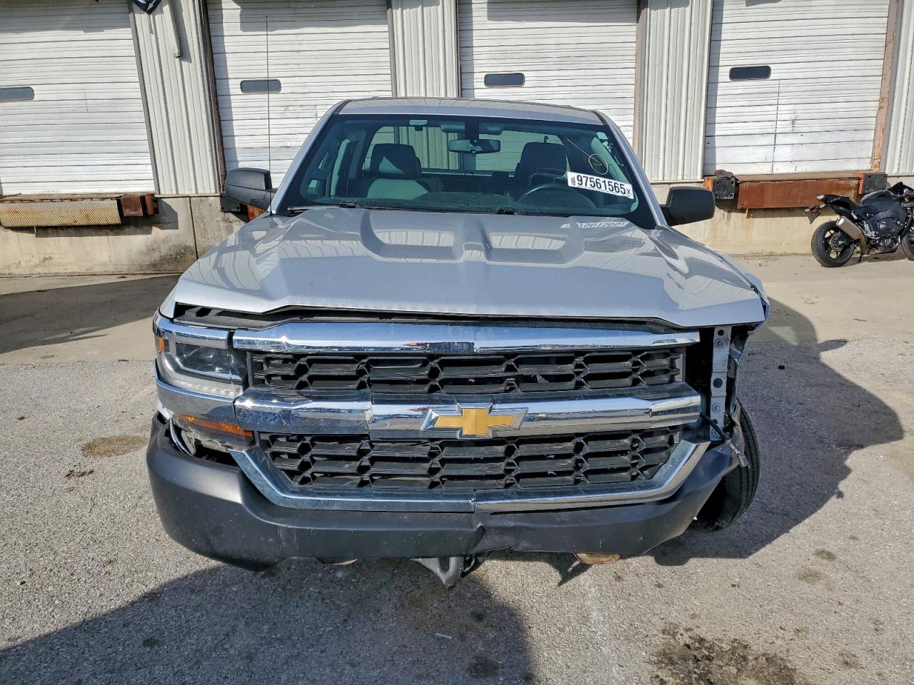 Chevrolet Silverado C1500 Image 3