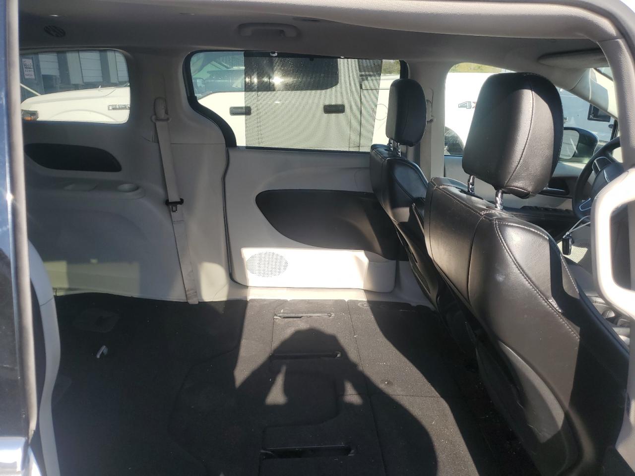 Chrysler Minivan Lxi Image 12