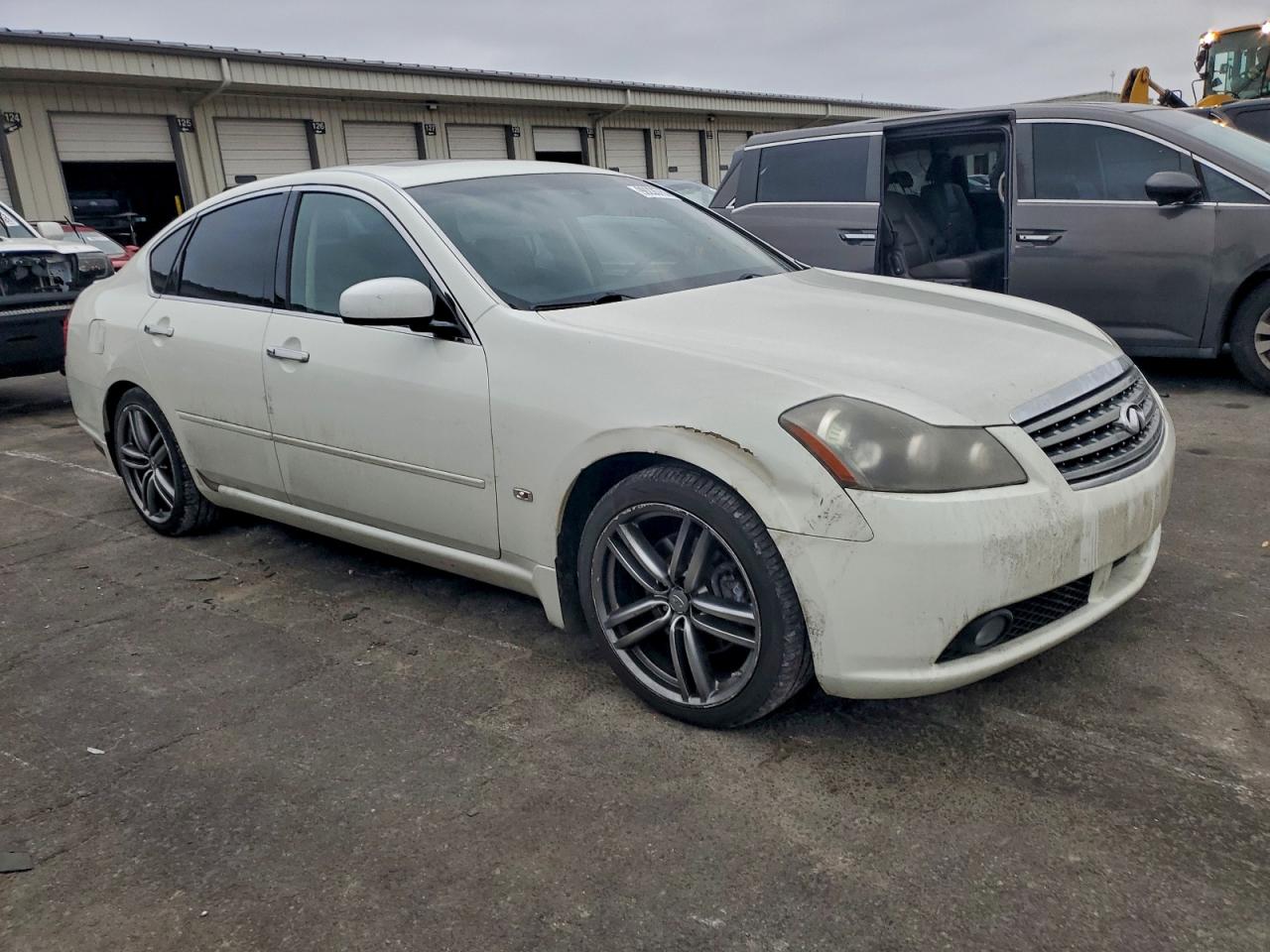 INFINITI M45 Base Image 2