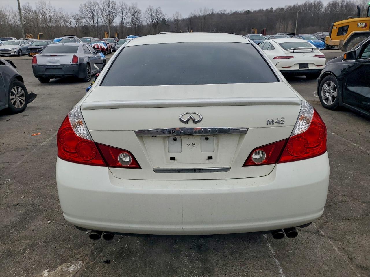 INFINITI M45 Base Image 3