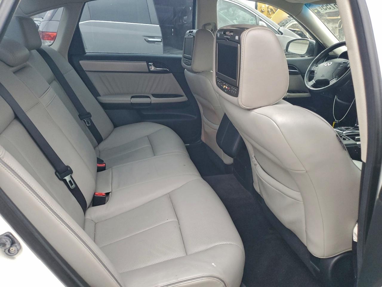 INFINITI M45 Base Image 10