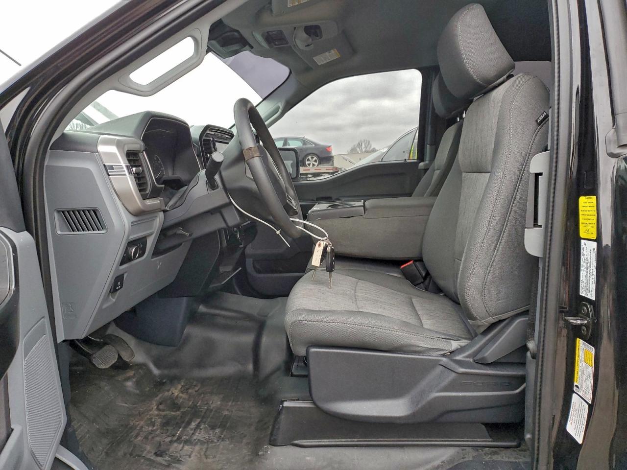 Ford F-150 Super Cab Image 6