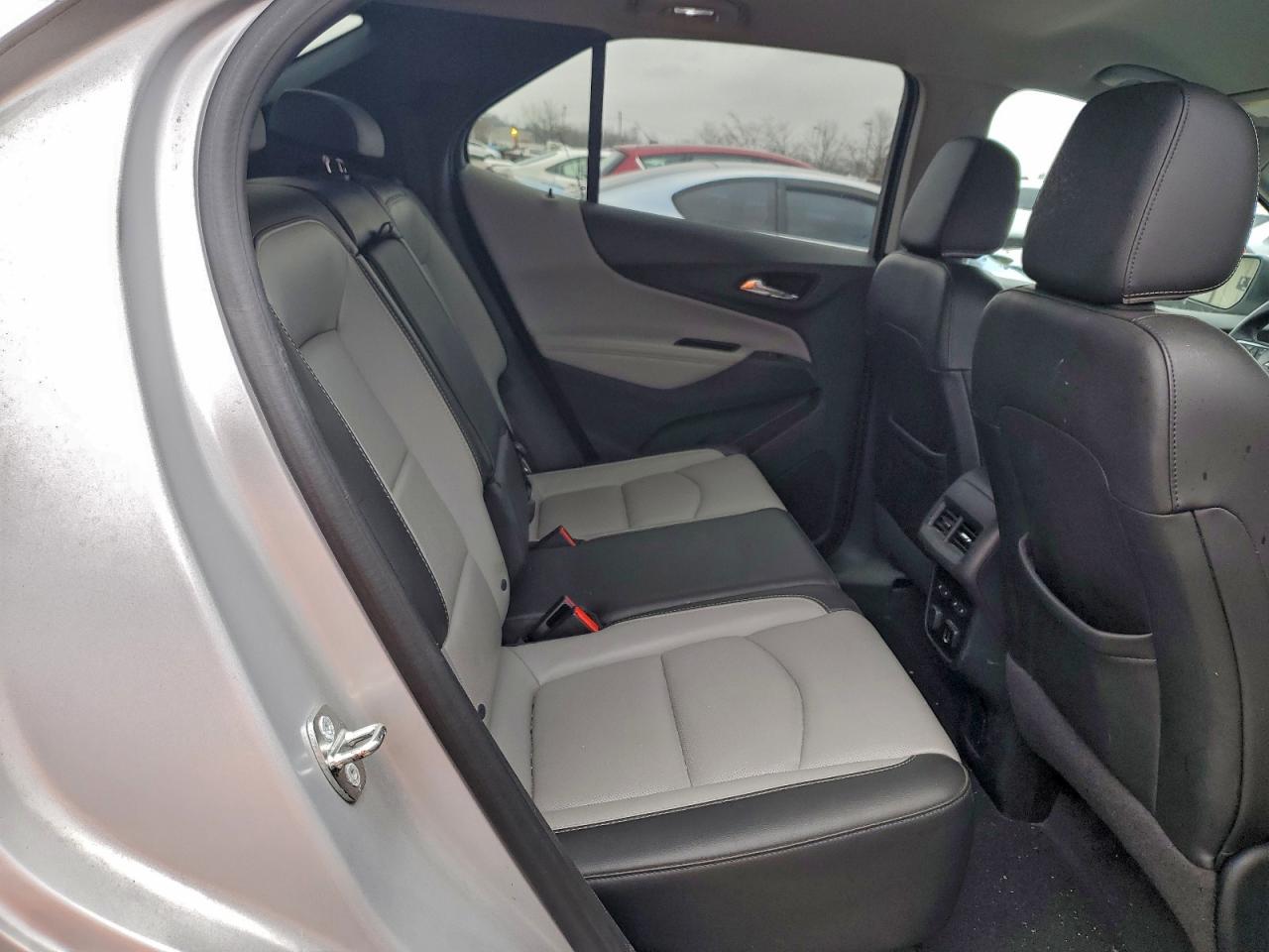 Chevrolet Equinox Premier Image 8