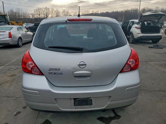 Nissan Versa S Image 9