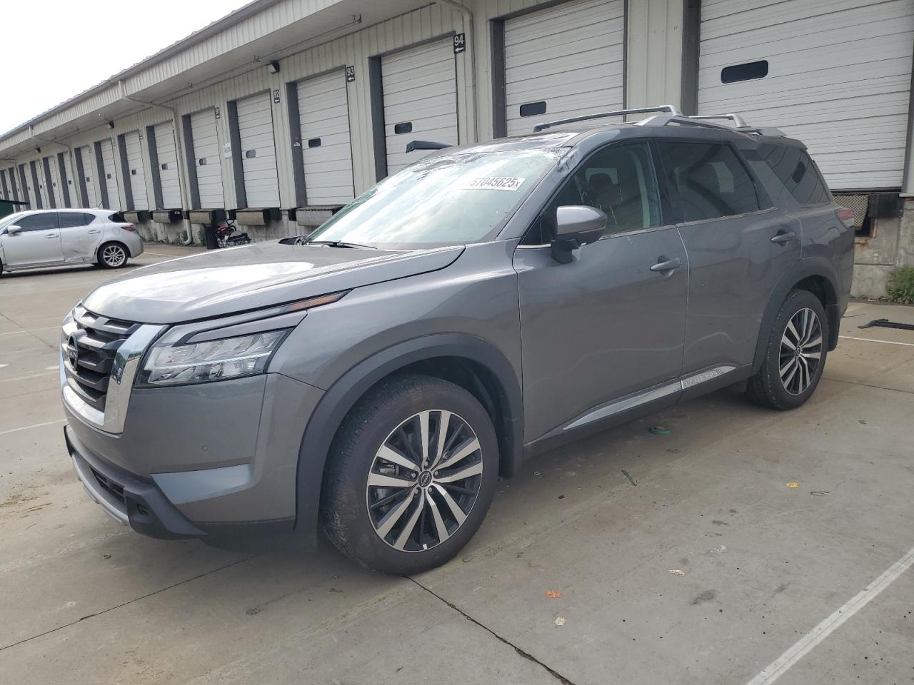 Nissan Pathfinder Platinum Image 1